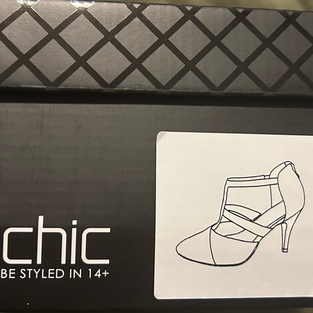 Natural color heels NIB